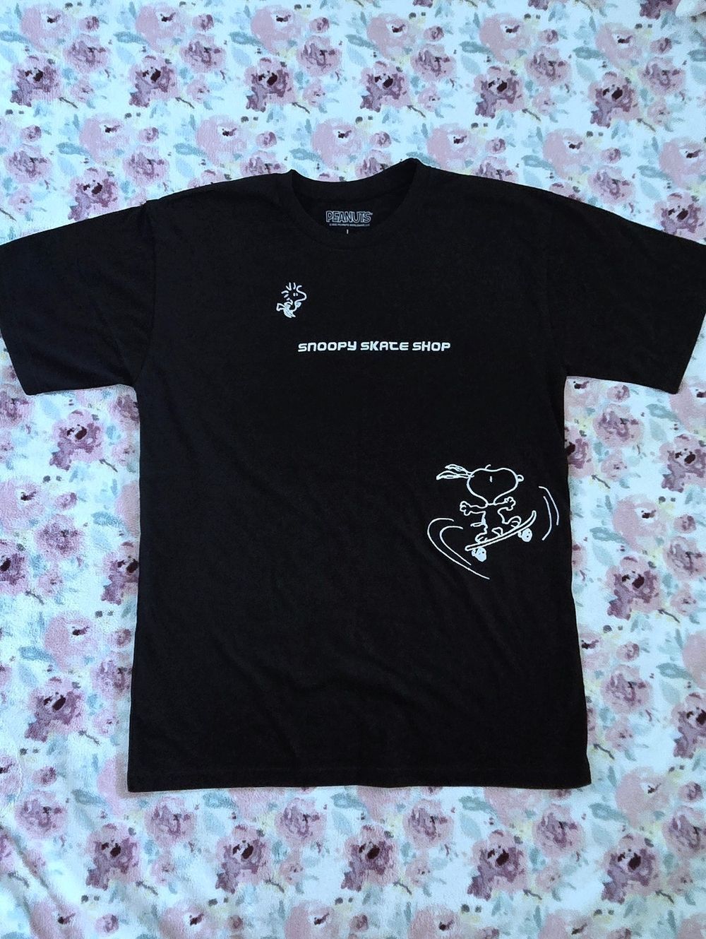 Peanuts "Snoopy Skate Shop" Graphic Tee👕 - NWOT - Picture 11 of 15